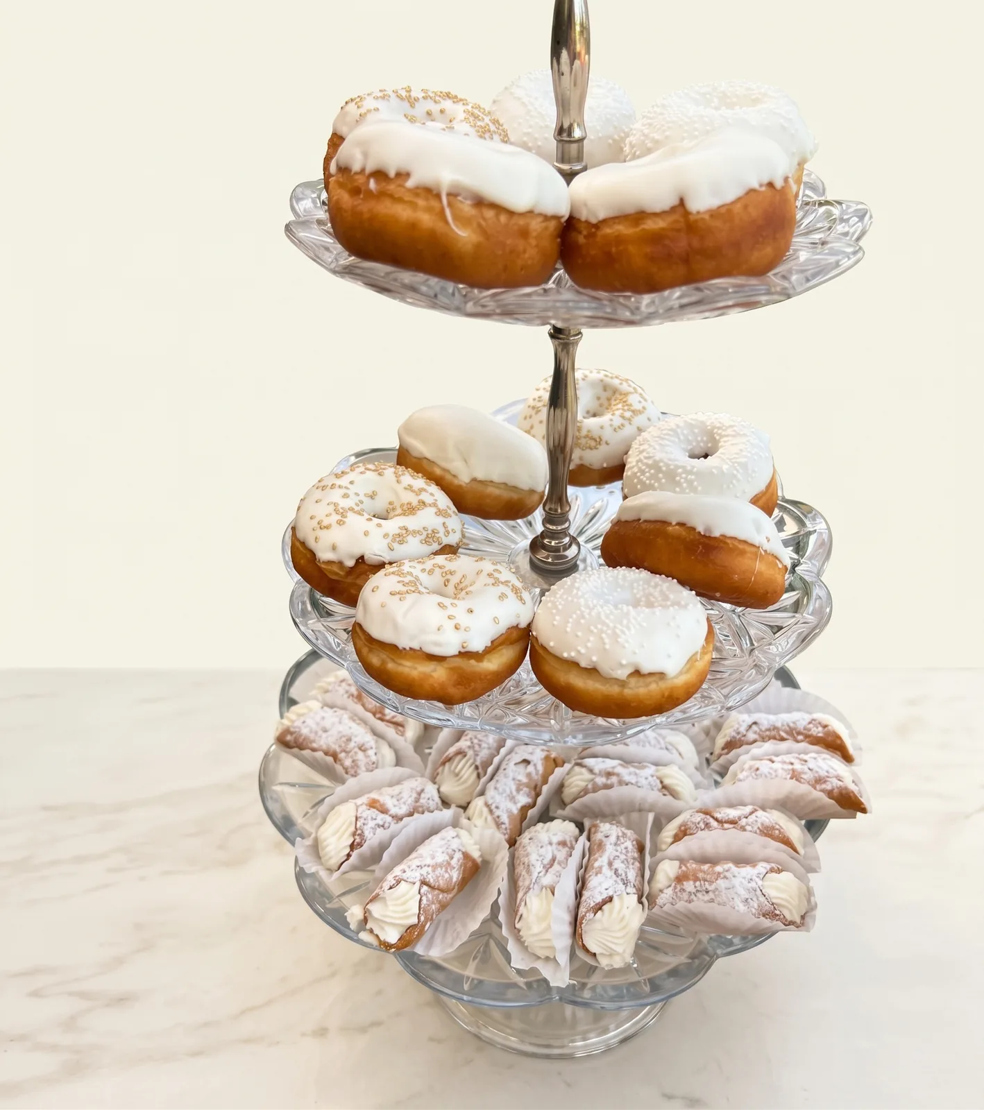 Plateau beignes et cannoli, Pâtisserie Italia, Saint-Léonard, Montréal